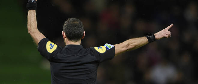 اعلان هام للحكام 